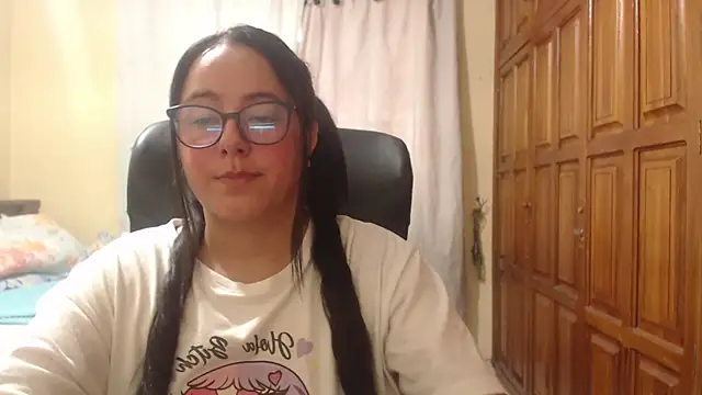 Snapshot of Venus_cat_ chatting on 06-19-26, 08:14 Venus cat online show from 06-19-26, 08:14