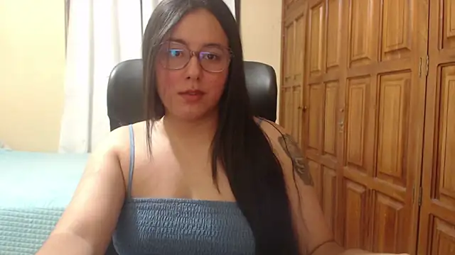 Snapshot of Venus_cat_ chatting on 07-26-26, 03:13 Venus cat online show from 07-26-26, 03:13