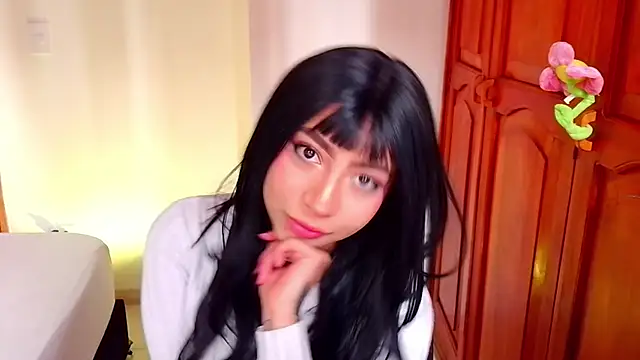 Snapshot of emma_web_ chatting on 10-22-25, 03:44 emma web online show from 10-22-25, 03:44