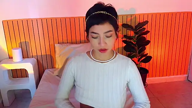 emma web  online show from 06-19-26, 03:07