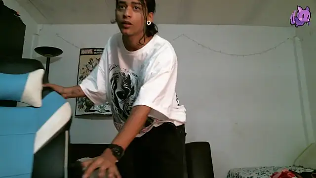 Snapshot of Dickie_Dicking chatting on 12-19-25, 06:32 Dickie Dicking online show from 12-19-25, 06:32