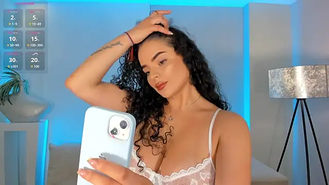 Snapshot of KylieJenkins chatting on 06-10-26, 11:11 KylieJenkins online show from 06-10-26, 11:11