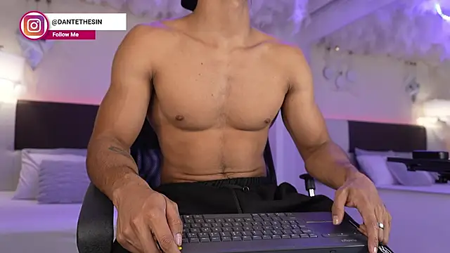 DanteeStone online show from 10-25-25, 04:40