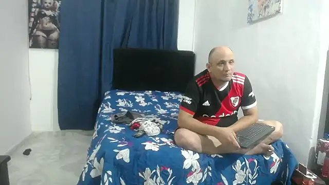 Snapshot of Meloncillo_and_Babyliss99 chatting on 05-06-26, 12:58 Meloncillo and Babyliss99 online show from 05-06-26, 12:58