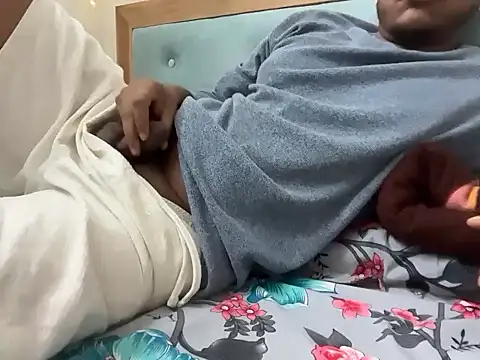 Snapshot of YourBlackBull chatting on 10-04-25, 09:33 YourBlackBull online show from 10-04-25, 09:33