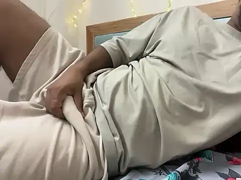 Snapshot of YourBlackBull chatting on 10-02-25, 08:23 YourBlackBull online show from 10-02-25, 08:23