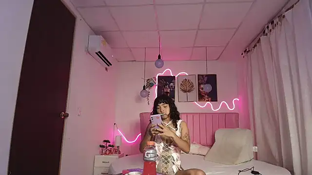 Sheyla vegas online show from 10-28-25, 03:40