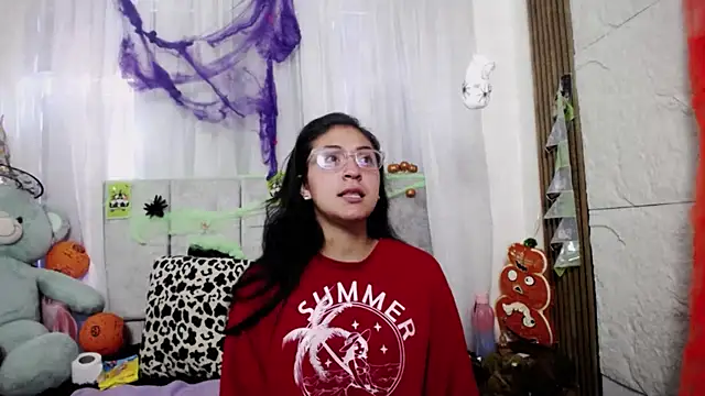 Snapshot of emy_brunette chatting on 10-18-25, 03:36 emy brunette online show from 10-18-25, 03:36