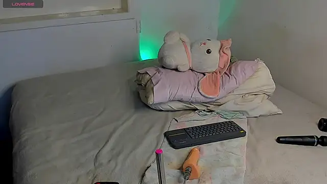 Snapshot of Alejarossi chatting on 01-19-26, 04:33 Alejarossi online show from 01-19-26, 04:33