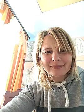 Snapshot of Masha412111 chatting on 02-20-26, 09:44 Masha412111 online show from 02-20-26, 09:44