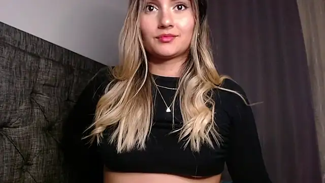 Snapshot of Miaa__- chatting on 10-04-25, 04:14 Miaa - online show from 10-04-25, 04:14