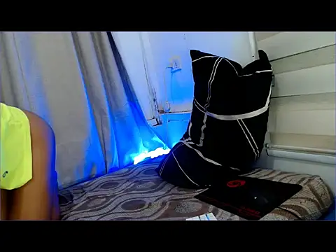 ella foxtrot online show from 10-26-25, 02:01