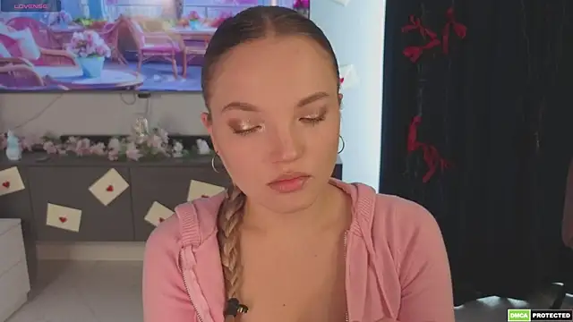 JulieLupo online show from 04-10-26, 06:42