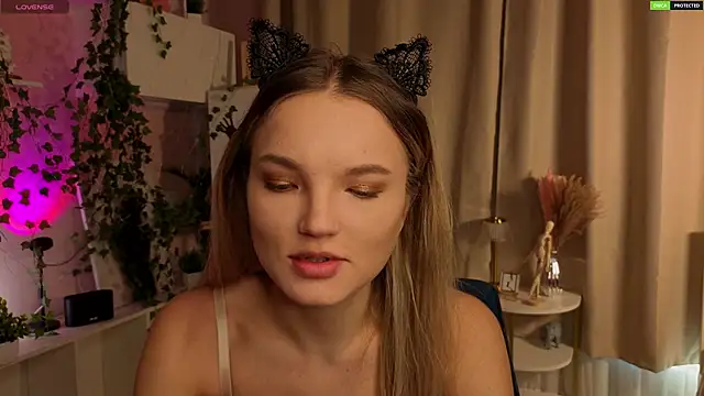 JulieLupo online show from 12-15-25, 06:08