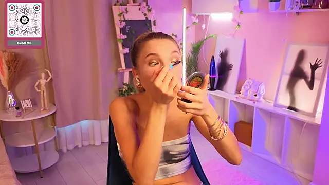 JulieLupo online show from 10-20-25, 06:15