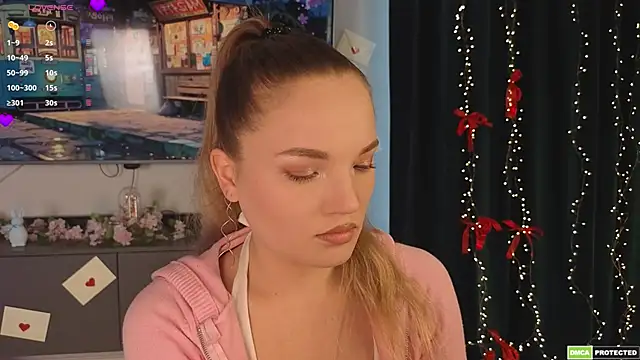 JulieLupo online show from 04-11-26, 06:54