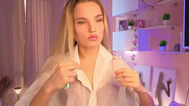 JulieLupo online show from 10-16-25, 06:10