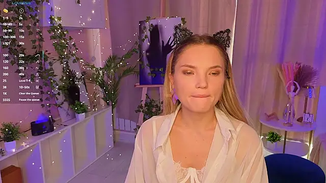 JulieLupo online show from 11-07-25, 06:07