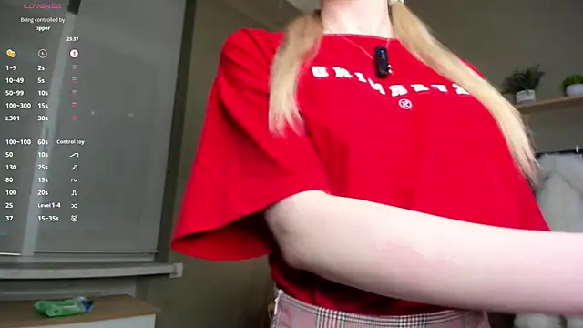 Snapshot of PocketDollX chatting on 03-20-26, 02:51 PocketDollX online show from 03-20-26, 02:51