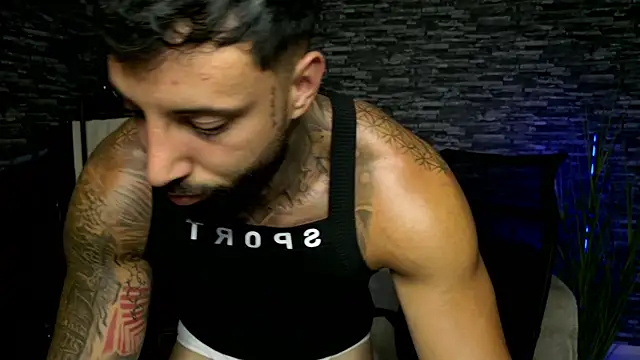 Snapshot of MasculineGuy99 chatting on 07-04-26, 07:18 MasculineGuy99 online show from 07-04-26, 07:18