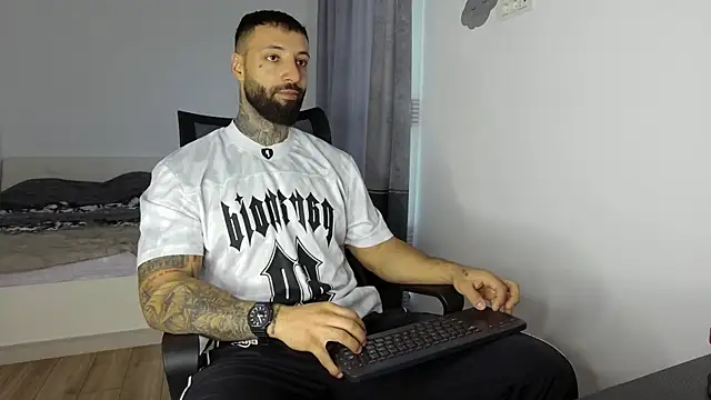 MasculineGuy99 online show from 10-15-25, 06:44