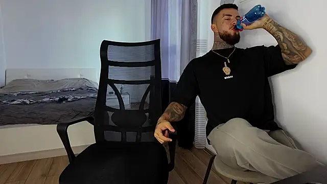 MasculineGuy99 online show from 11-03-25, 08:51