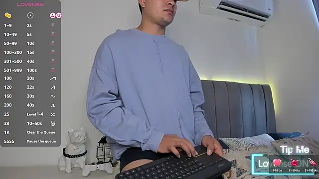 JARETHH online show from 10-28-25, 01:32