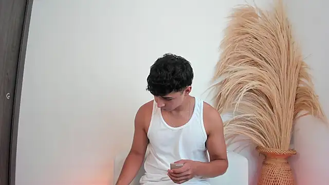 Thiago Connor21 online show from 12-17-25, 05:51