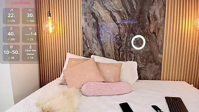 Snapshot of Pocahontas_sun chatting on 10-13-25, 02:18 Pocahontas sun online show from 10-13-25, 02:18