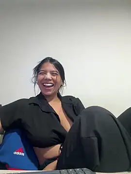 Snapshot of Pocahontas_sun chatting on 10-21-25, 10:42 Pocahontas sun online show from 10-21-25, 10:42