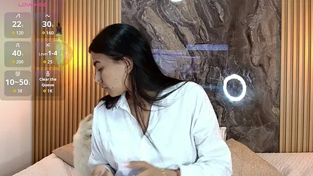 Snapshot of Pocahontas_sun chatting on 10-15-25, 01:48 Pocahontas sun online show from 10-15-25, 01:48