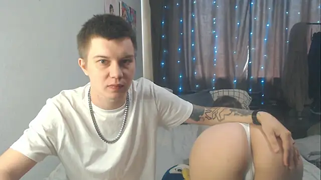 Snapshot of Mark_and_Wendy chatting on 06-14-26, 06:58 Mark and Wendy online show from 06-14-26, 06:58
