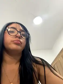 Snapshot of Aria_Laurent chatting on 10-21-25, 05:34 Aria Laurent online show from 10-21-25, 05:34