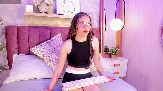 Alaia Johnson online show from 10-18-25, 08:44