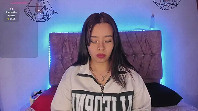 Snapshot of Mia_lopez_1 chatting on 10-21-25, 11:20 Mia lopez 1 online show from 10-21-25, 11:20