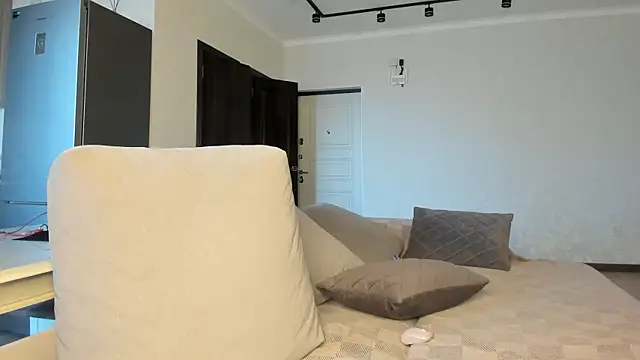 lona li online show from 01-10-26, 10:43