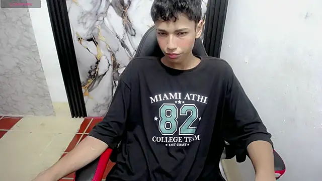 Im david02 online show from 12-18-25, 02:32