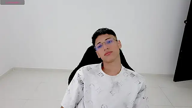 Im david02 online show from 04-13-26, 12:53