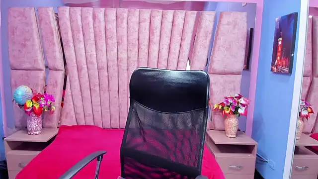 sarah sweett  online show from 10-20-25, 01:33