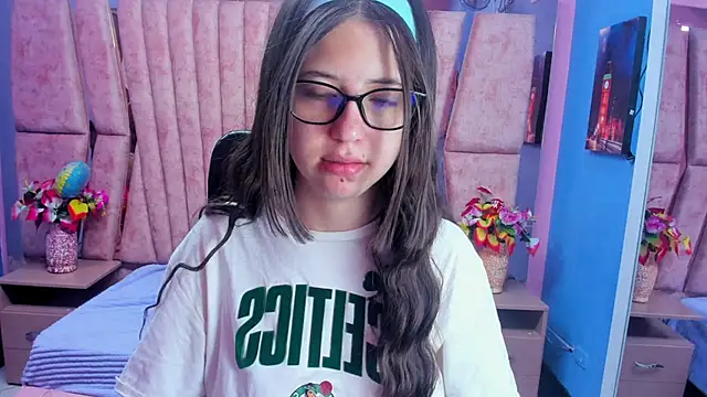 Snapshot of sarah_sweett_ chatting on 02-26-26, 01:44 sarah sweett online show from 02-26-26, 01:44