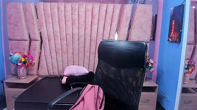 Snapshot of sarah_sweett_ chatting on 02-11-26, 02:50 sarah sweett online show from 02-11-26, 02:50