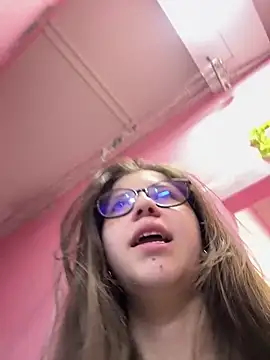 Snapshot of sarah_sweett_ chatting on 02-23-26, 03:34 sarah sweett online show from 02-23-26, 03:34