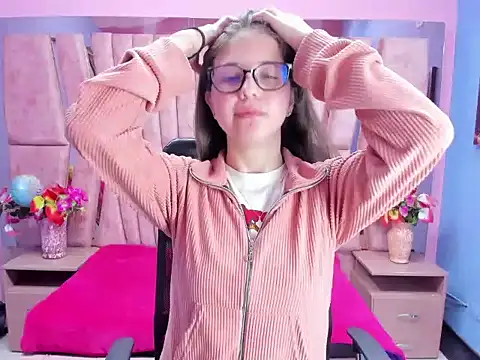 sarah sweett  online show from 10-04-25, 01:45