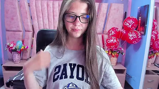 sarah sweett  online show from 12-21-25, 03:03