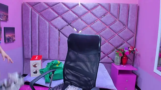 sarah sweett  online show from 04-09-26, 02:56