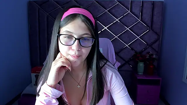 Snapshot of sarah_sweett_ chatting on 04-30-26, 02:13 sarah sweett online show from 04-30-26, 02:13