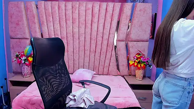 Snapshot of sarah_sweett_ chatting on 02-18-26, 02:46 sarah sweett online show from 02-18-26, 02:46