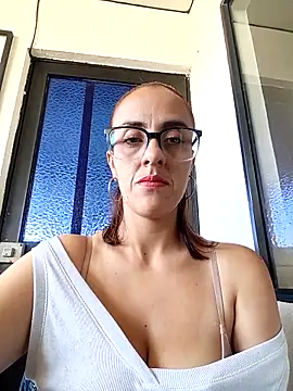 Jade 1-9 online show from 12-19-25, 04:09