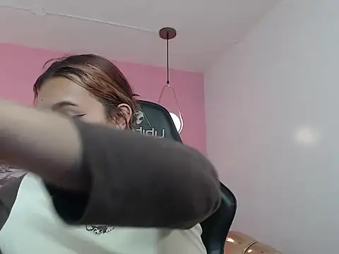 mia foster t online show from 10-10-25, 12:33