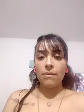 Snapshot of Moon_Annd_Sun chatting on 10-21-25, 03:33 Moon Annd Sun online show from 10-21-25, 03:33